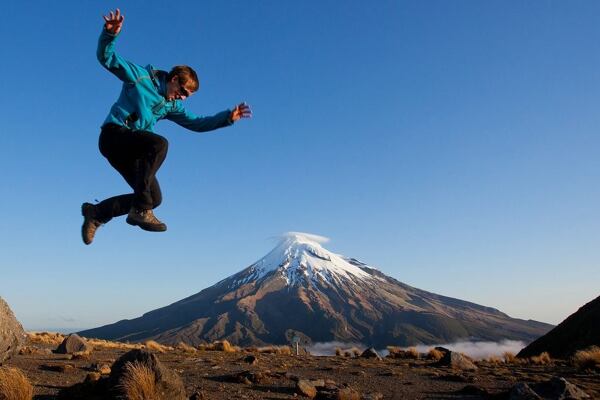 Tehnologia modernă aduce numeroase avantaje, cum ar fi menținerea unei rezistențe perfecte la vânt și a unei respirabilități, menținând în același timp o flexibilitate excelentă a materialului.