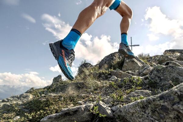 În munți, șosetele vă vor servi și ca protecție împotriva prafului și a pietricelelor mici.